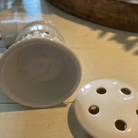 Scentsy Wax Warmer  Plug-In   Nightlight - Picture 7 of 9